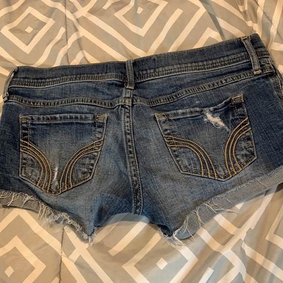Hollister Low Rise Short Shorts - Picture 4 of 4